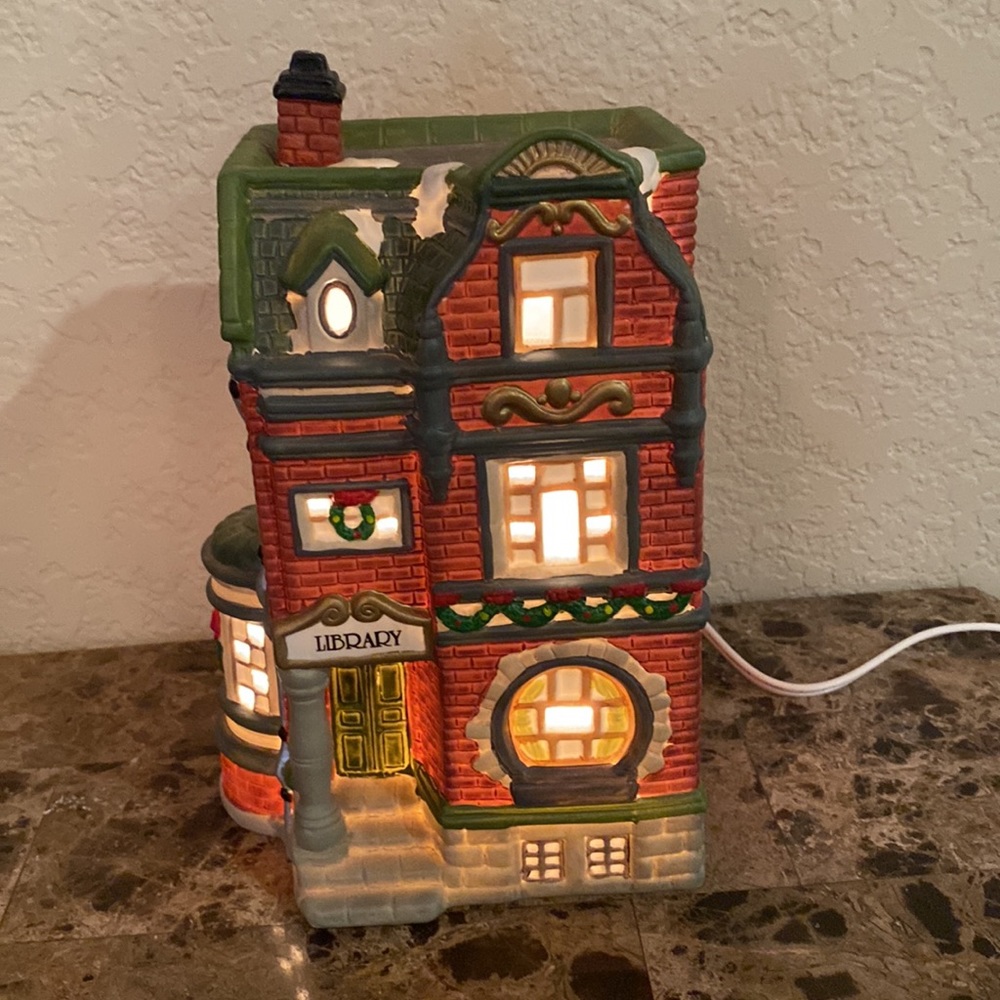 Heartland Valley Village Porcelain Lighted Library